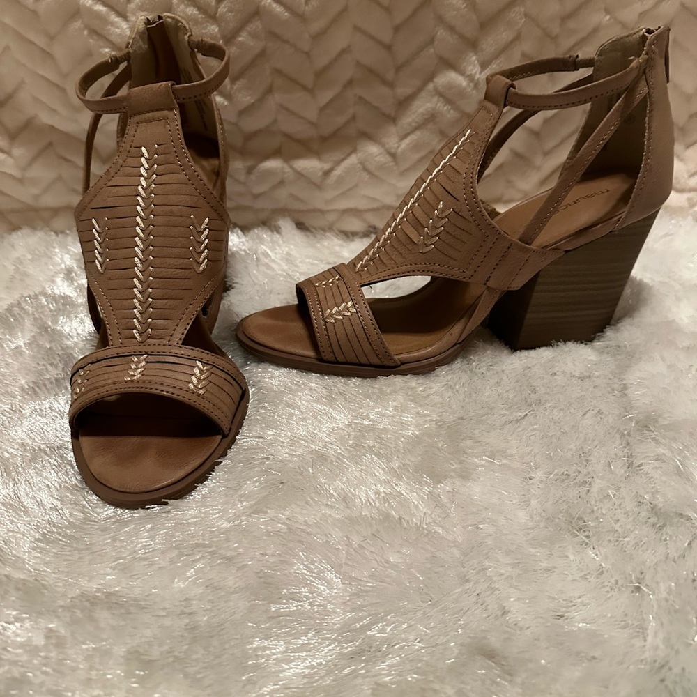 Maurices Size 9 Block Heel Elsy Woven Embroidered Brown Back Zip Woman's Shoes